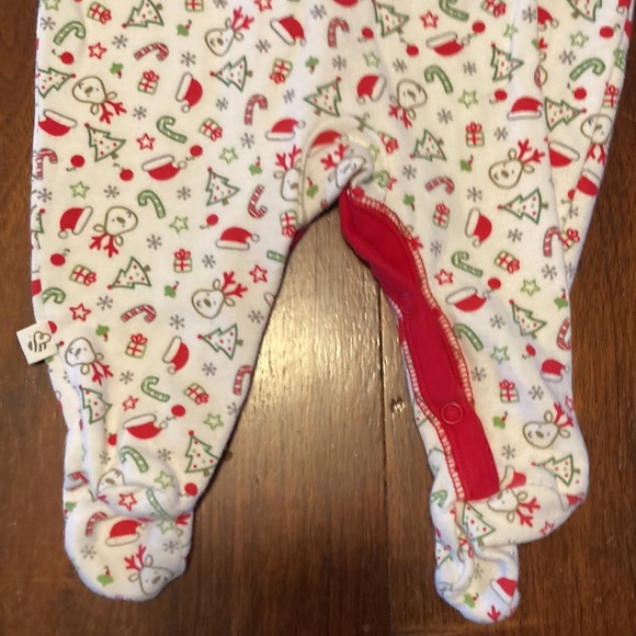Set of (2) Baby Christmas Outfits Carter’s onesie 9M First Moments Footsie 3M - Picture 8 of 16